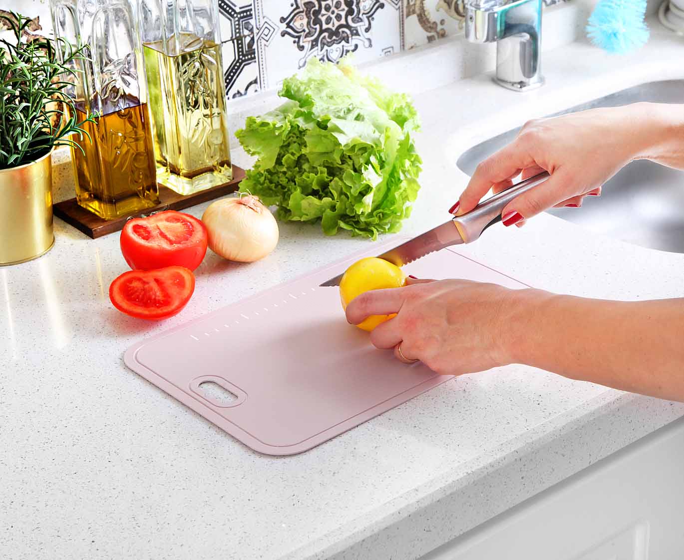 Cutting Mad Mat High-Quality Hard Plastic Cutting Board 30x20 cm