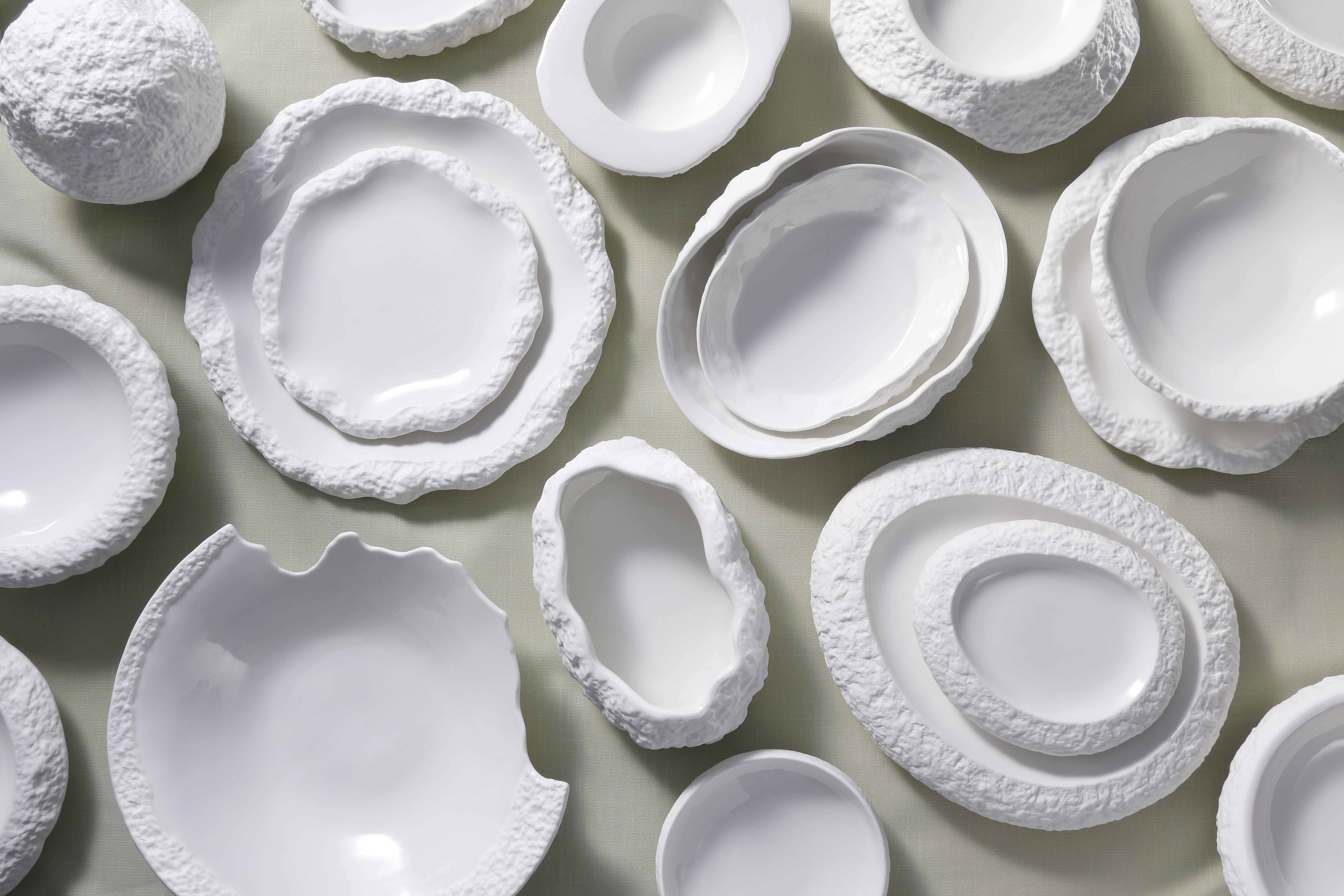 Porcelain Oval Serving Bowl With Textured Rim, 20.5 x 13 cm