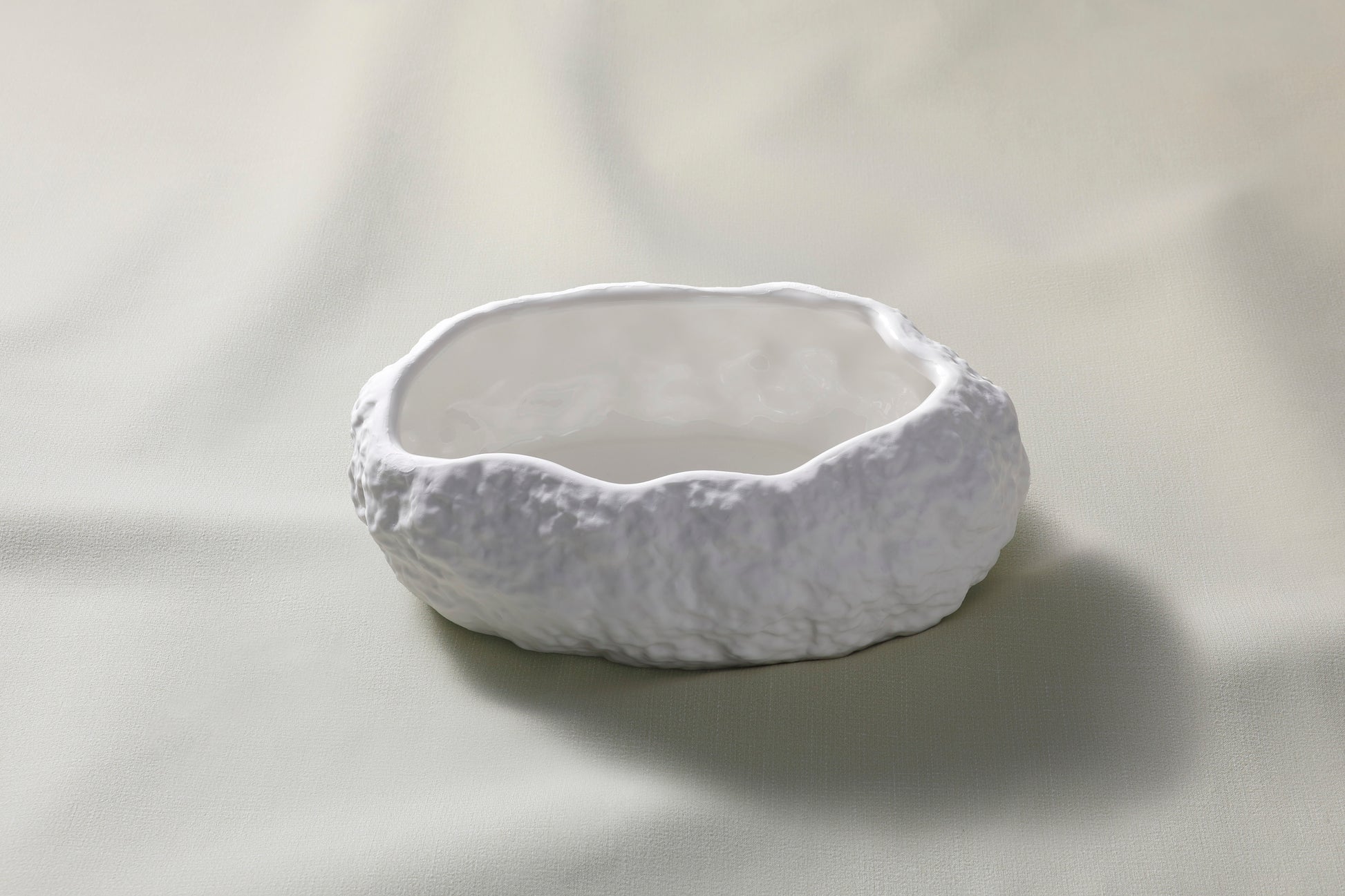 Porcelain Oval Serving Bowl With Textured Rim, 20.5 x 13 cm