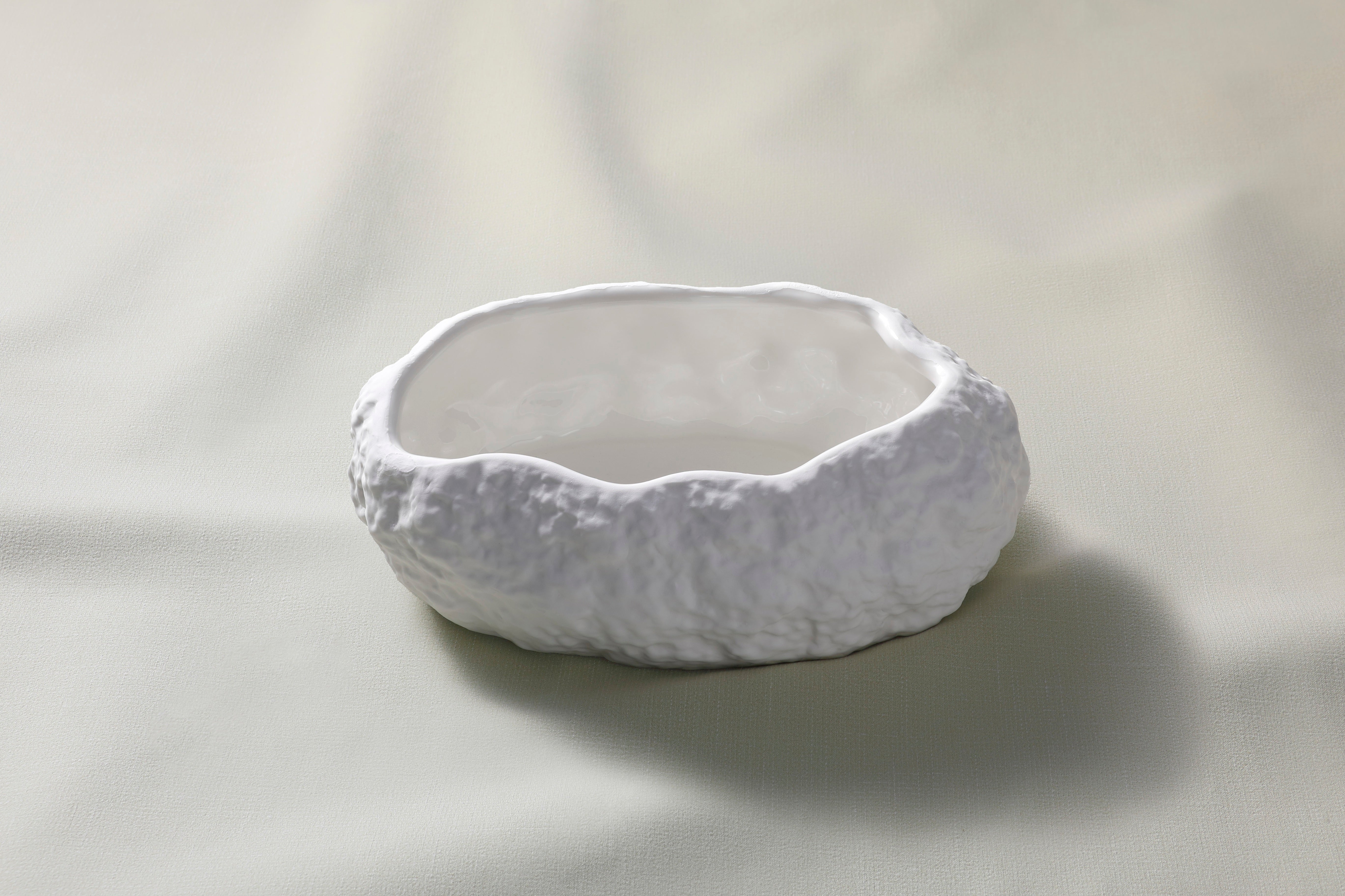 Porcelain Oval Serving Bowl With Textured Rim, 20.5 x 13 cm