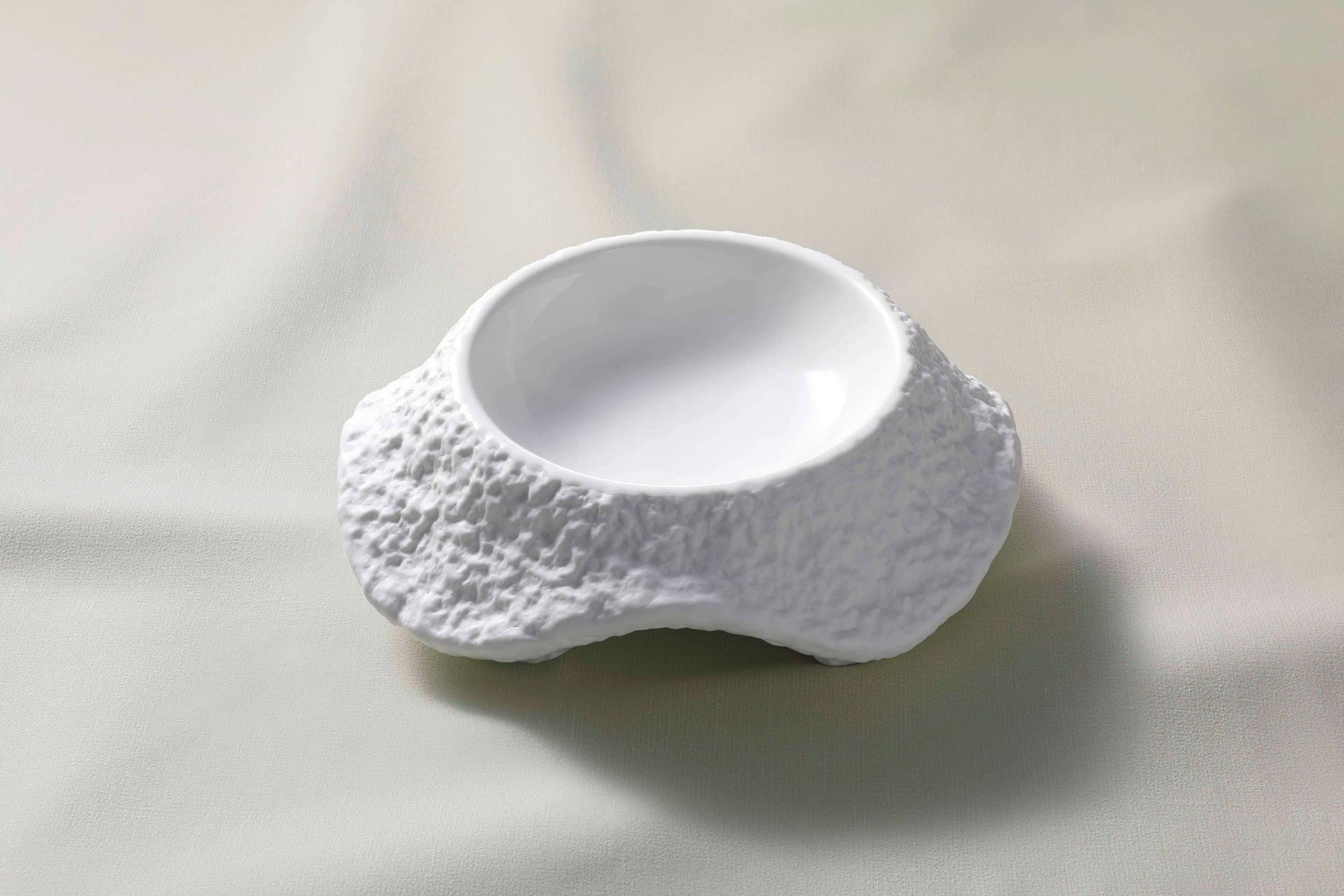 Porcelain Volcan Serving Bowl, Textured Ceramic, 21 cm