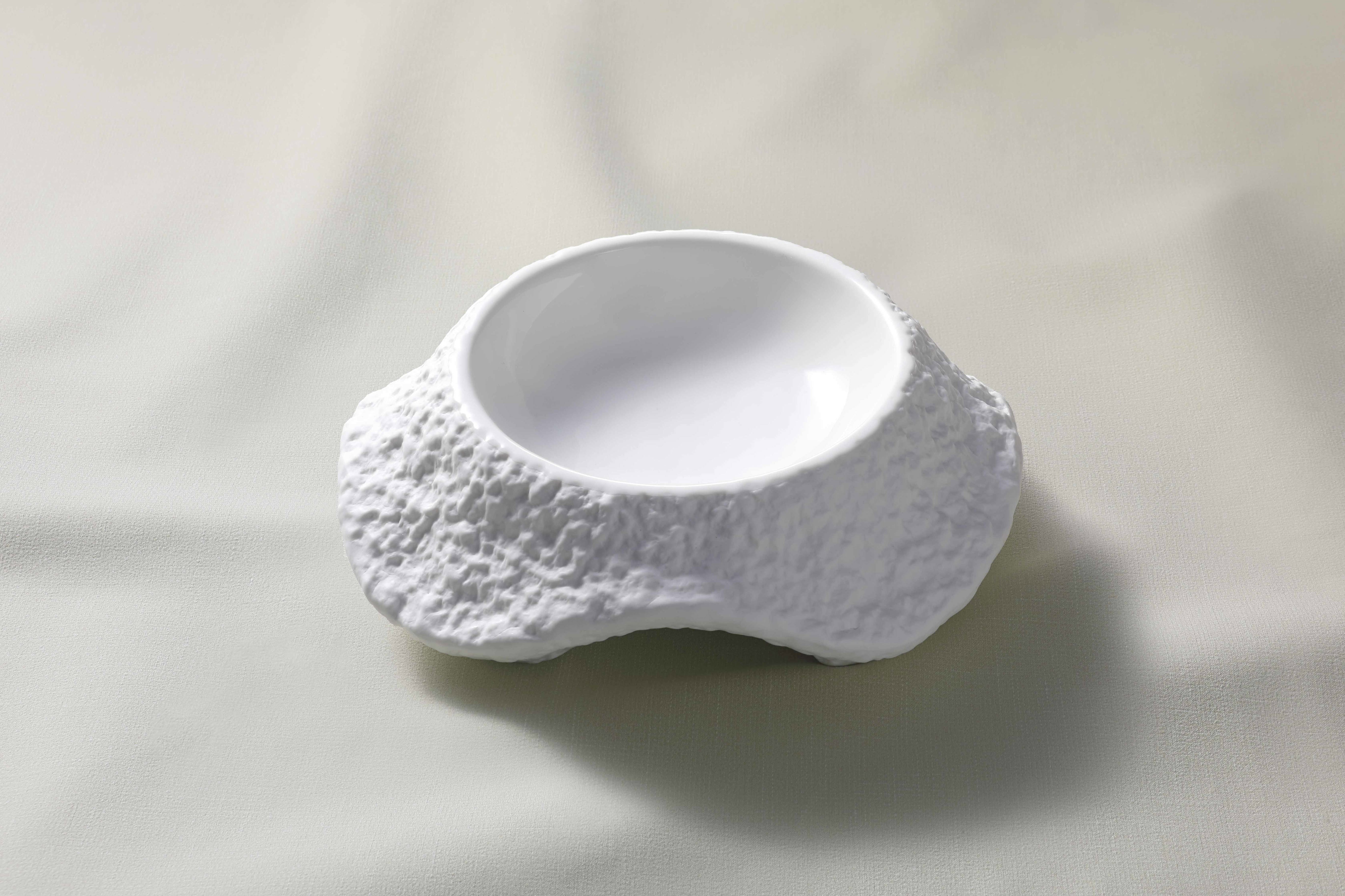 Porcelain Volcan Serving Bowl, Textured Ceramic, 21 cm