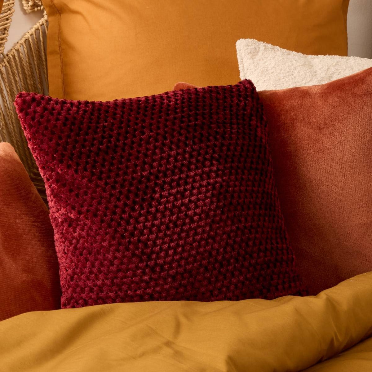 Lyno Cushion - 40 x 40 cm Burgundy Jacquard Flannel, OEKO-TEX