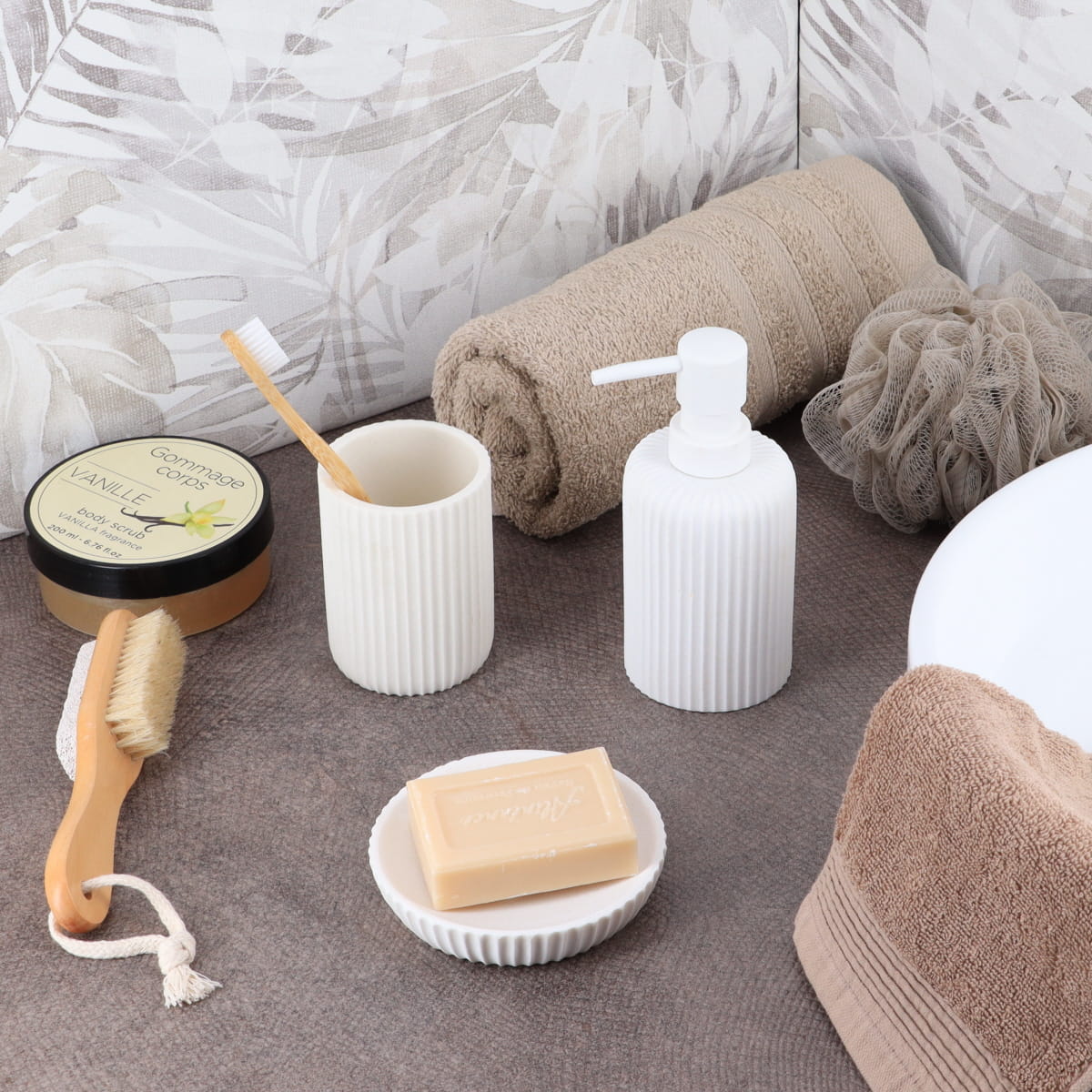 Tumbler with Stripes Polyresin Toothbrush Holder for Bathroom