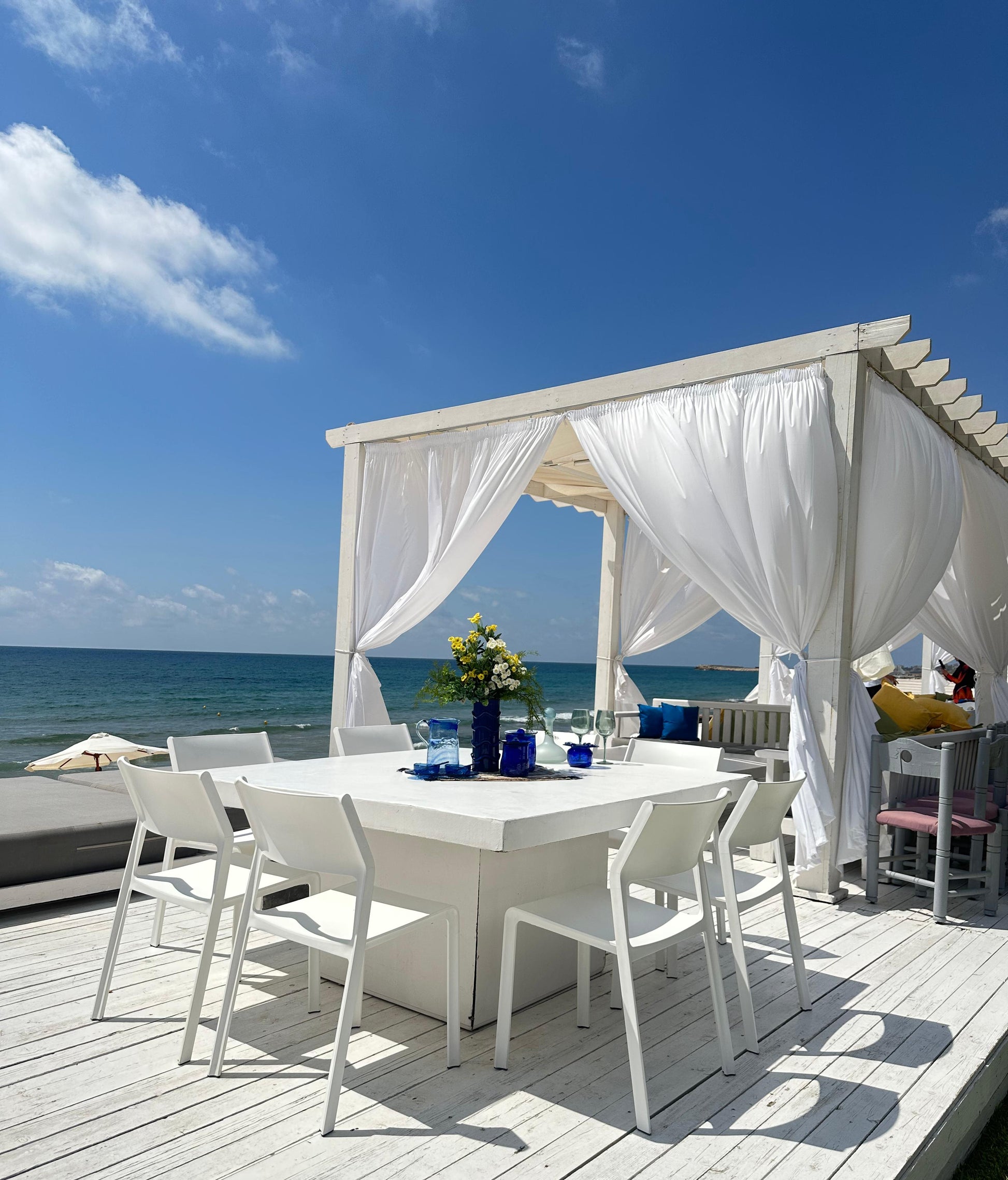 Elite B Dining Chair with UV-Treated Fiberglass