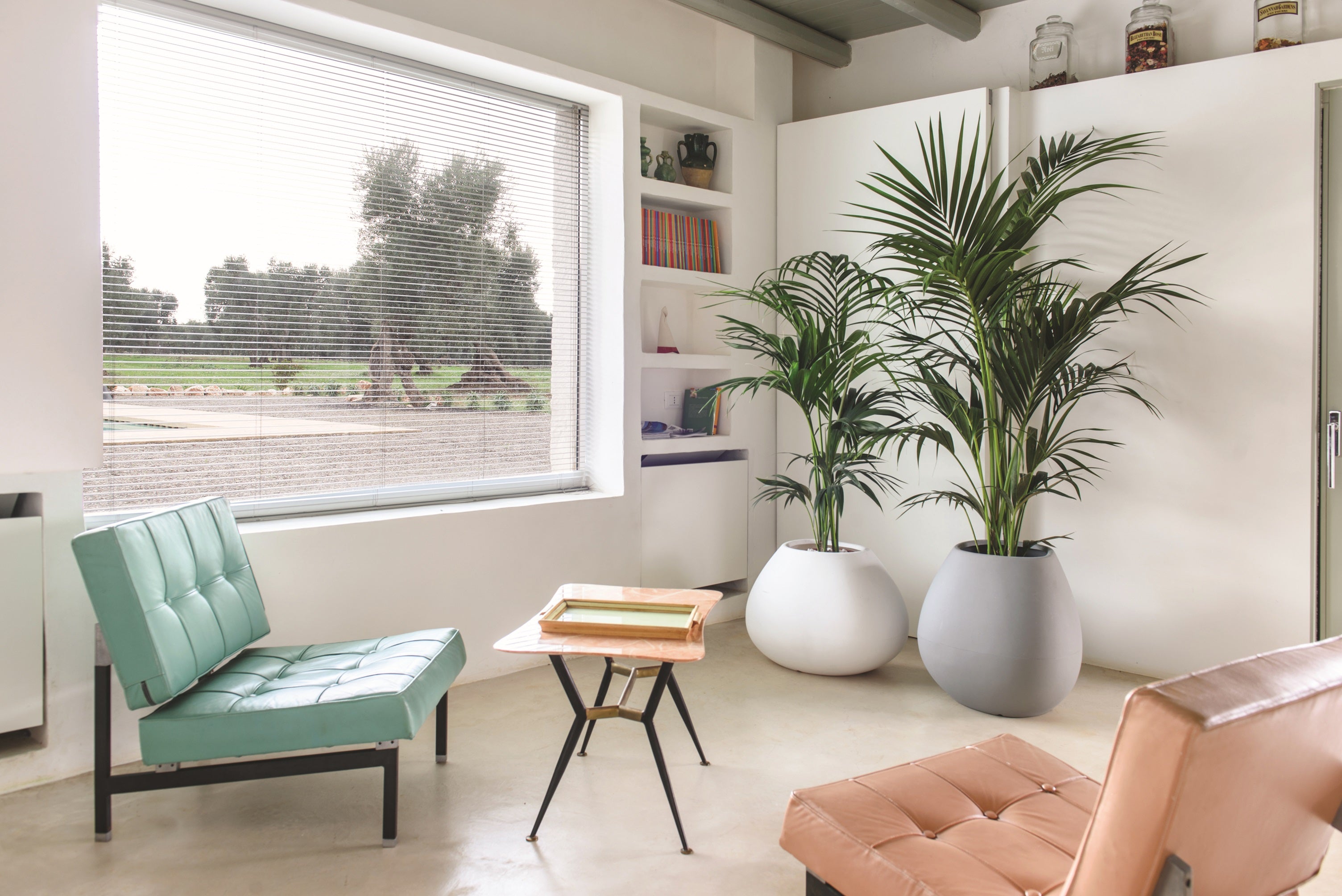 CIOTOLA GAUDI FLOWERPOT nude resin rounded planter 65 x 61 x 37 cm