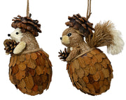 Animal grass leaves, berries hanging ornament — hedgehog or squirrel