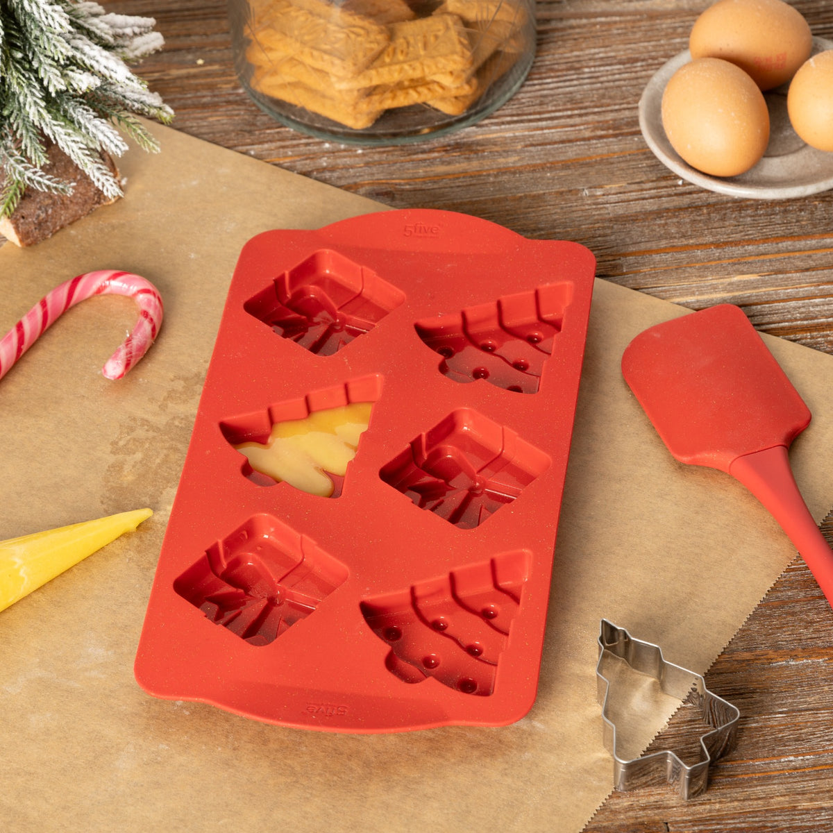 3-Piece Christmas Baking Set Assorted - Silicone Mold, Spatula, Cutter