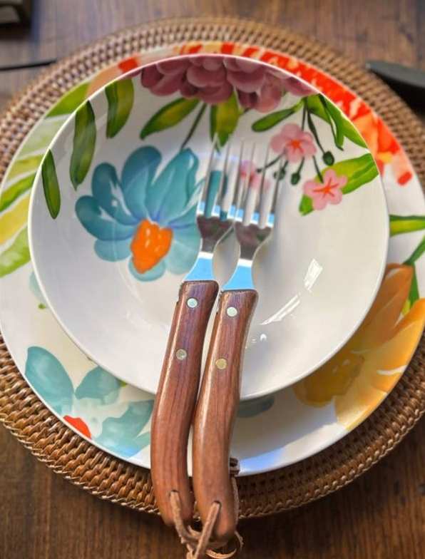 BLOOMING 18-Piece Dinner Set - Stylish and Elegant Dinnerware