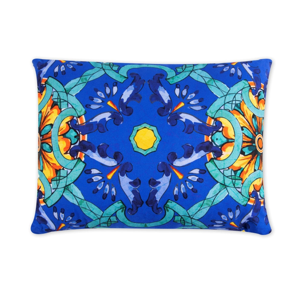 Trinacria Pillow: Elegant & Refined Cotton Polyester Decor