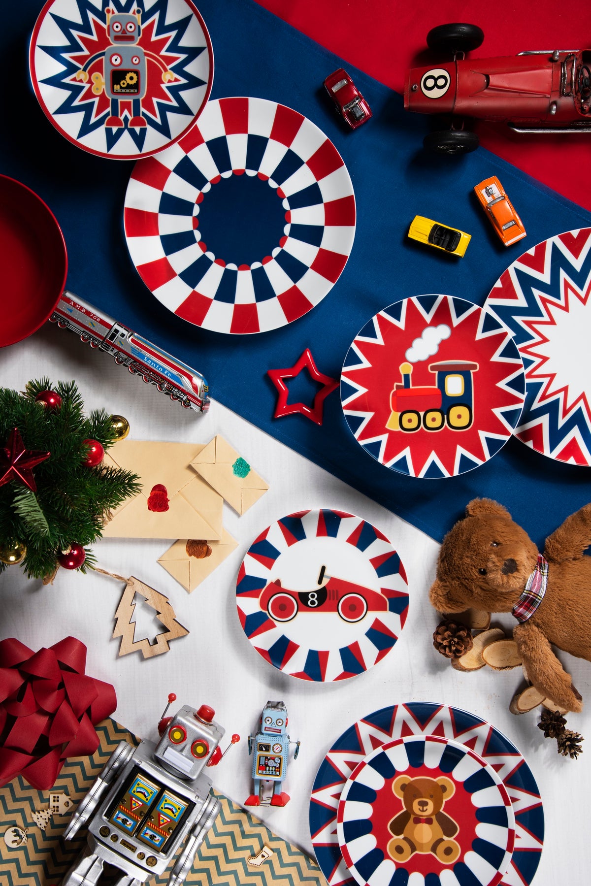 "Vintage Toys" 12-Piece Christmas Dinner Set