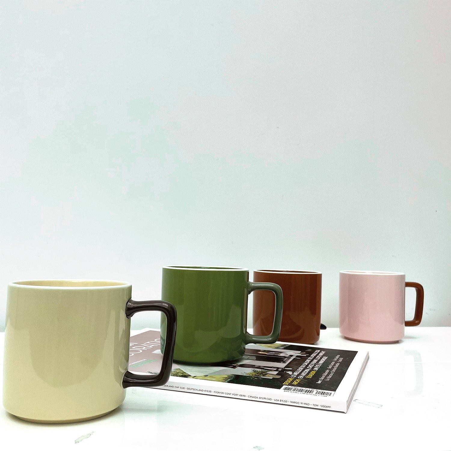 Chic Mug Modern Ceramic Coffee Cup, Contrasting Handle, 8x9.5cm