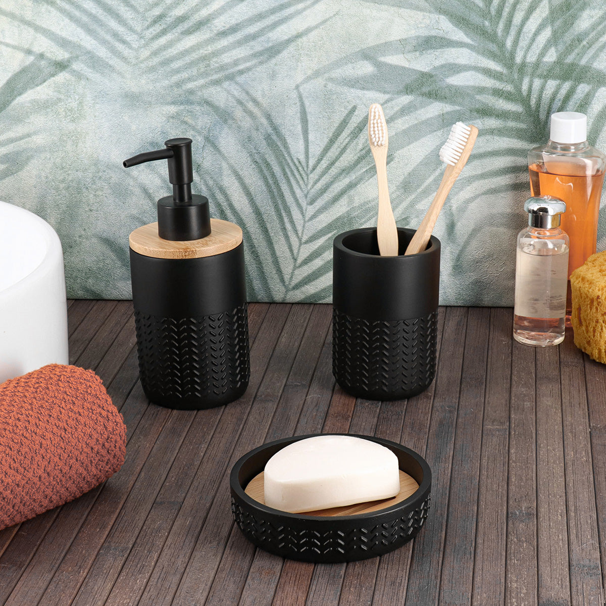 Soap Dispenser with Bamboo, Matte Black Polyresin, 260ml, Chevron Texture