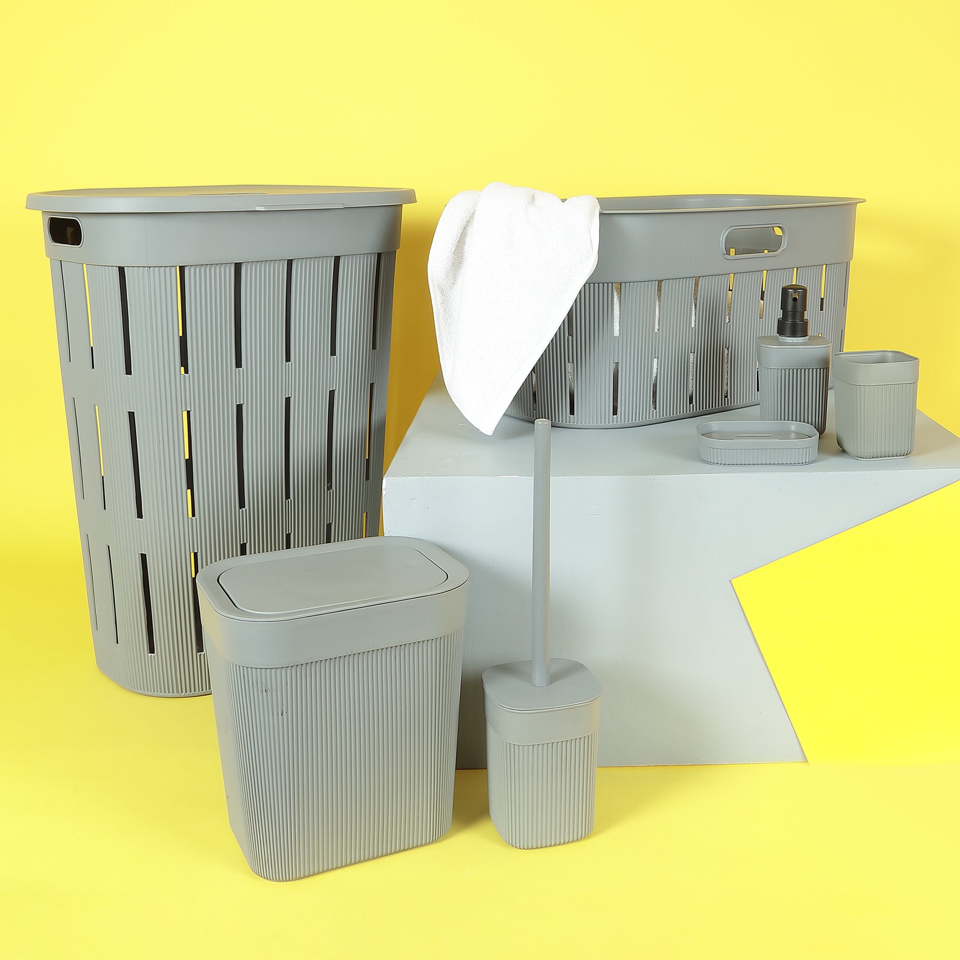 Trendy Set 7 pcs - Ribbed Plastic Bathroom Accessory Bundle