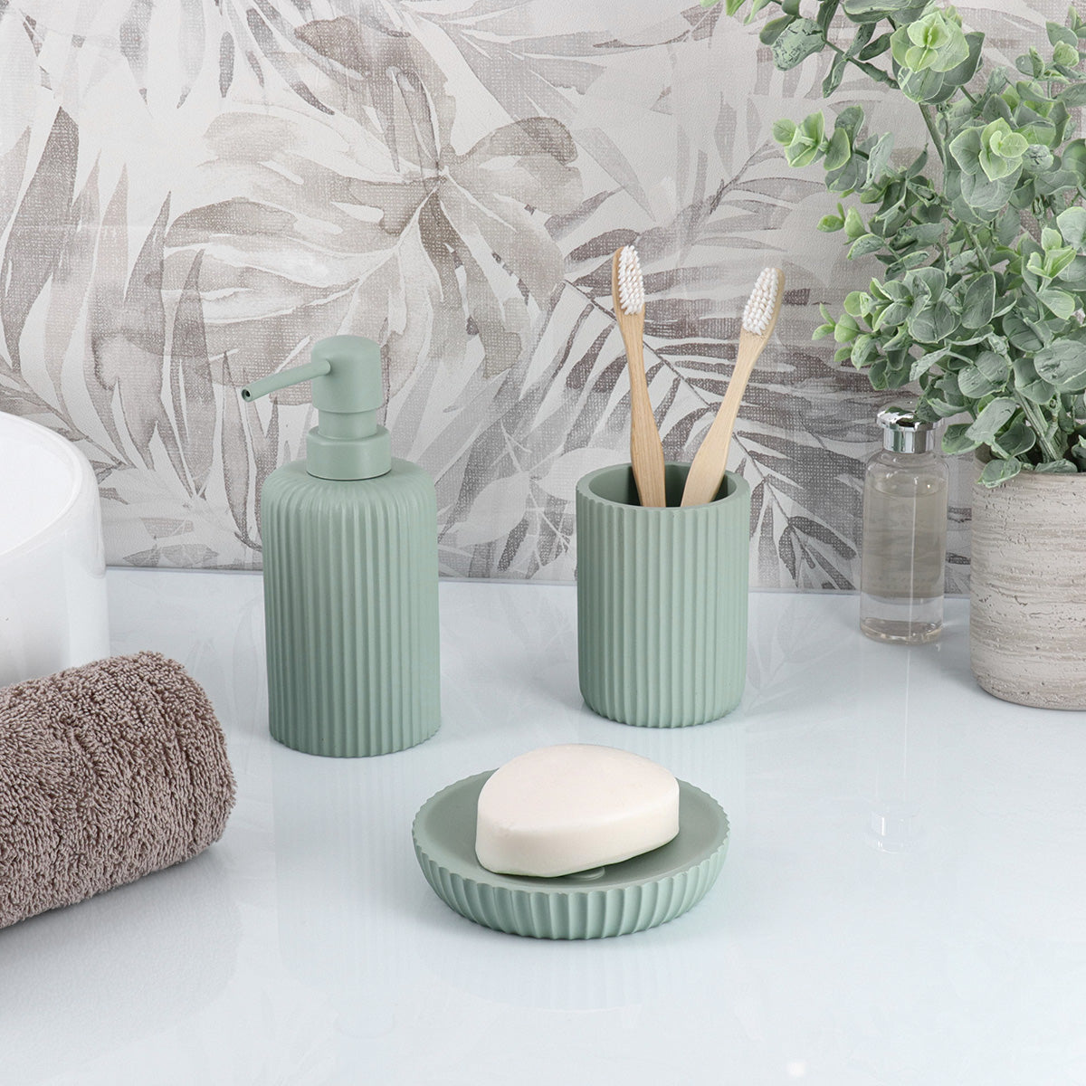 Soap Dish with Stripes Oval Polyresin Bathroom Accessory